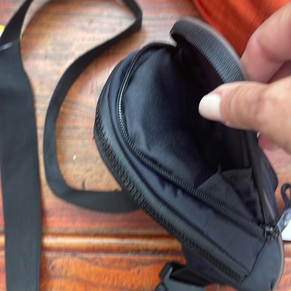 COPY - Unisex Nike 22 Sportswear Essentials Sling Bag Unisex Crossbody Black or… - Picture 3 of 8